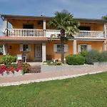 Family-friendly With Swimming Pool Sveti Filip I Jakov, Biograd - 17192