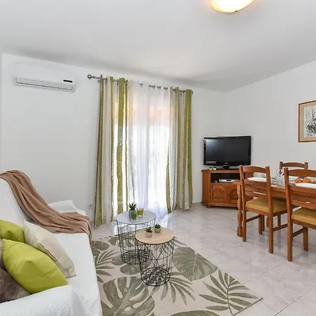 Lejlighed Family-friendly With Swimming Pool Sveti Filip I Jakov, Biograd - 17192 *