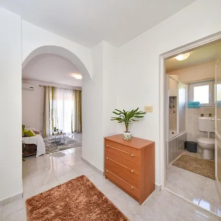Family-friendly With Swimming Pool Sveti Filip I Jakov, Biograd - 17192 * Sveti Filip i Jakov