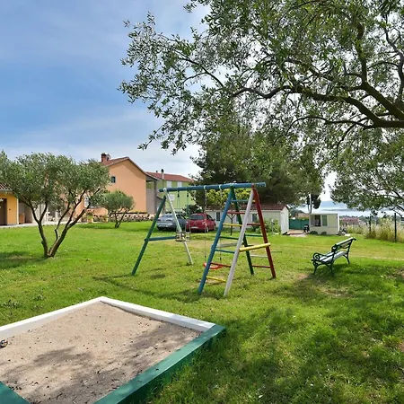 Family-friendly With Swimming Pool Sveti Filip I Jakov, Biograd - 17192 Lejlighed *