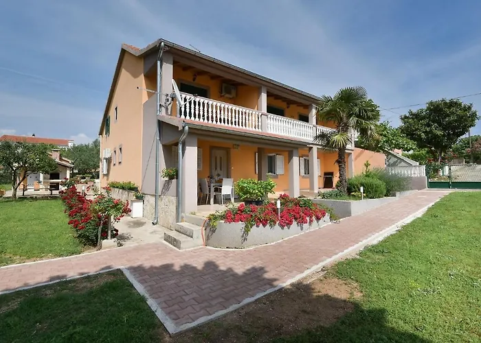 Family-friendly With Swimming Pool Sveti Filip I Jakov, Biograd - 17192 * Свети-Филип-и-Яков