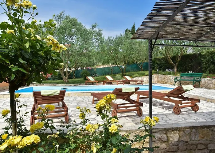 Апартаменты Family-friendly With Swimming Pool Sveti Filip I Jakov, Biograd - 17192