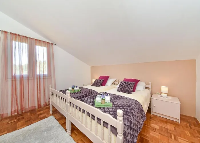 Family-friendly With Swimming Pool Sveti Filip I Jakov, Biograd - 17192 Свети-Филип-и-Яков