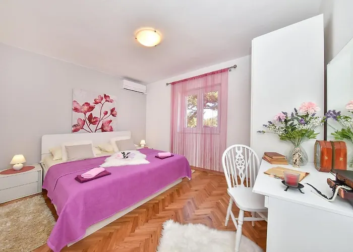 Апартаменты Family-friendly With Swimming Pool Sveti Filip I Jakov, Biograd - 17192 Свети-Филип-и-Яков