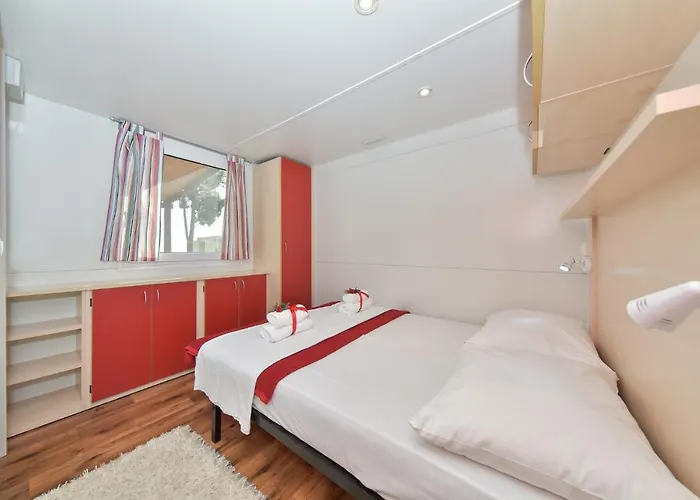 Family-friendly With Swimming Pool Sveti Filip I Jakov, Biograd - 17192 Апартаменты Свети-Филип-и-Яков