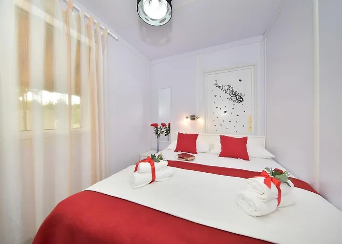 Апартаменты Family-friendly With Swimming Pool Sveti Filip I Jakov, Biograd - 17192 *