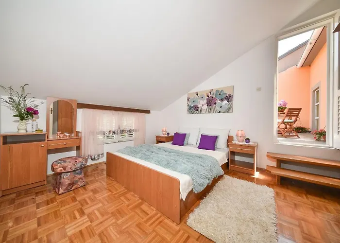 Family-friendly With Swimming Pool Sveti Filip I Jakov, Biograd - 17192 * Свети-Филип-и-Яков