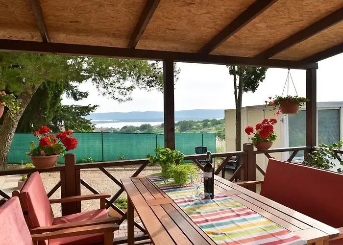 Апартаменты Family-friendly With Swimming Pool Sveti Filip I Jakov, Biograd - 17192