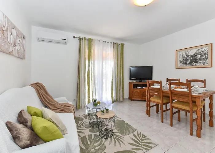 Апартаменты Family-friendly With Swimming Pool Sveti Filip I Jakov, Biograd - 17192 *