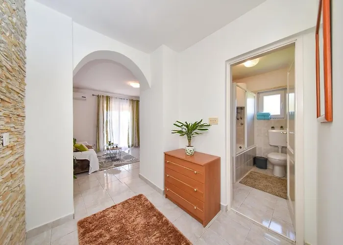 Family-friendly With Swimming Pool Sveti Filip I Jakov, Biograd - 17192 * Свети-Филип-и-Яков