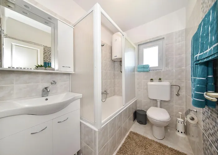 Апартаменты Family-friendly With Swimming Pool Sveti Filip I Jakov, Biograd - 17192 *