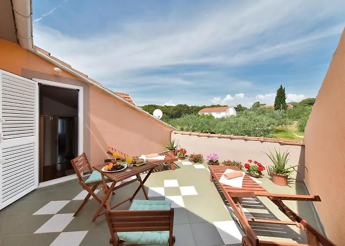 Family-friendly With Swimming Pool Sveti Filip I Jakov, Biograd - 17192 * Свети-Филип-и-Яков
