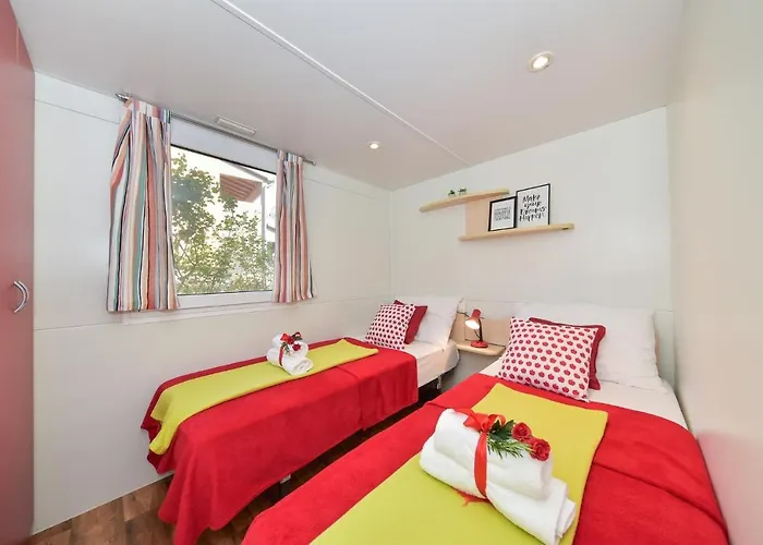 Family-friendly With Swimming Pool Sveti Filip I Jakov, Biograd - 17192 * Свети-Филип-и-Яков