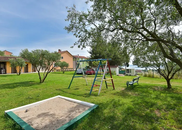 Family-friendly With Swimming Pool Sveti Filip I Jakov, Biograd - 17192 Апартаменты *